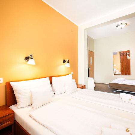 Pelso Panzio Bed & Breakfast Balatonmariafurdo Exterior photo