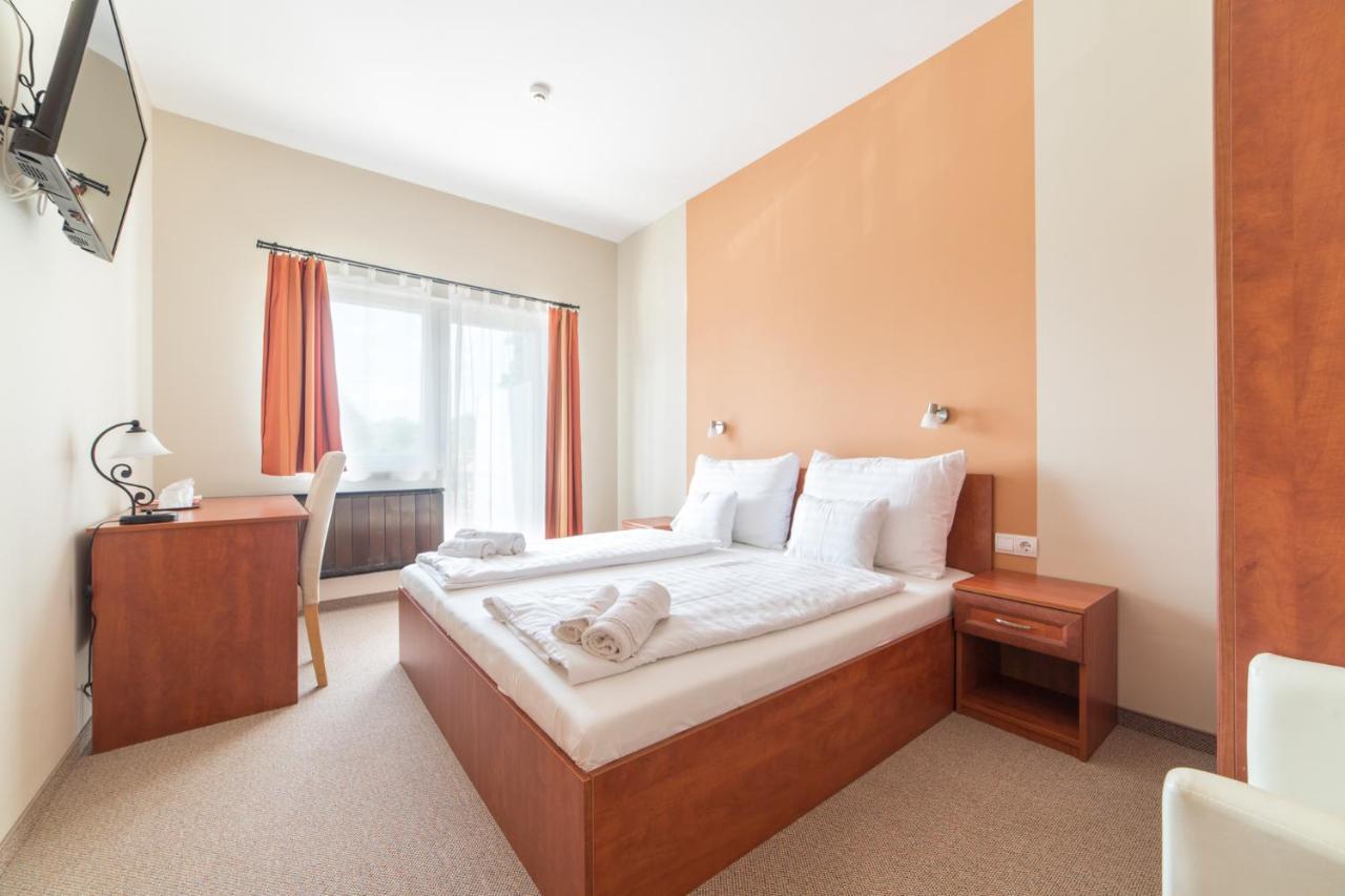 Pelso Panzio Bed & Breakfast Balatonmariafurdo Exterior photo