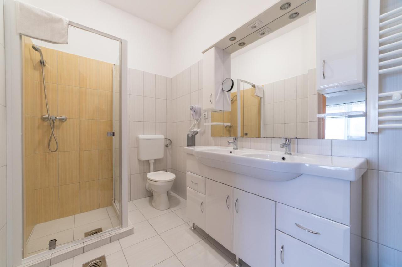 Pelso Panzio Bed & Breakfast Balatonmariafurdo Exterior photo