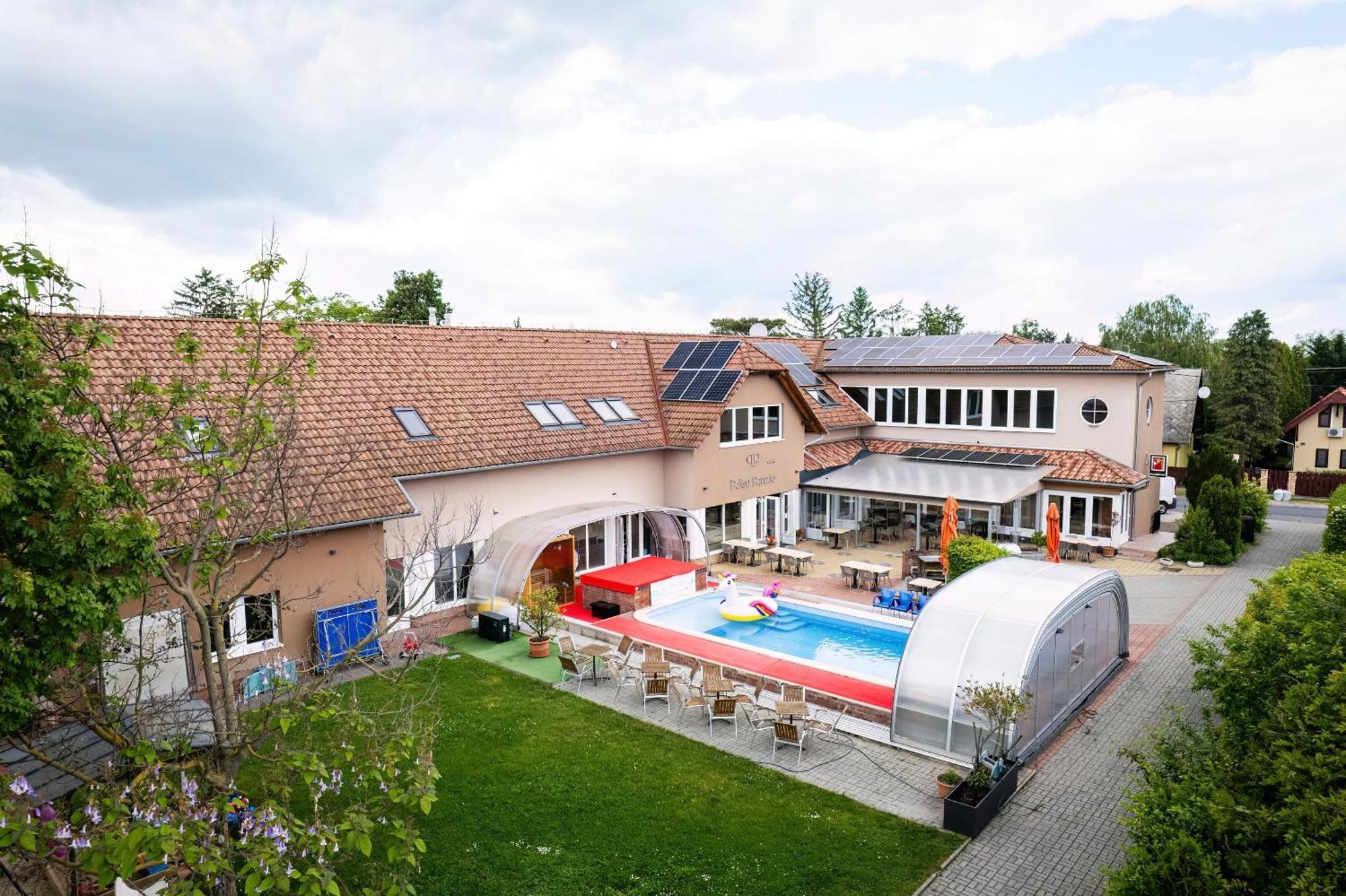 Pelso Panzio Bed & Breakfast Balatonmariafurdo Exterior photo